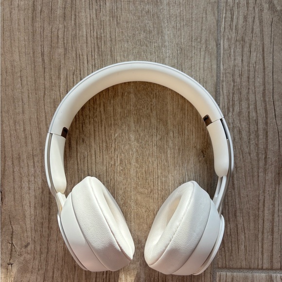 Beats Solo Pro Noise Cancelling On Ear Heaphones